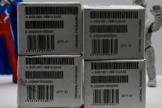 China Siemens Ethernet Switch, 4 RJ45 port, 24V dc, 10/100Mbit/s Transmission Speed, DIN Rail, Wall Mount supplier